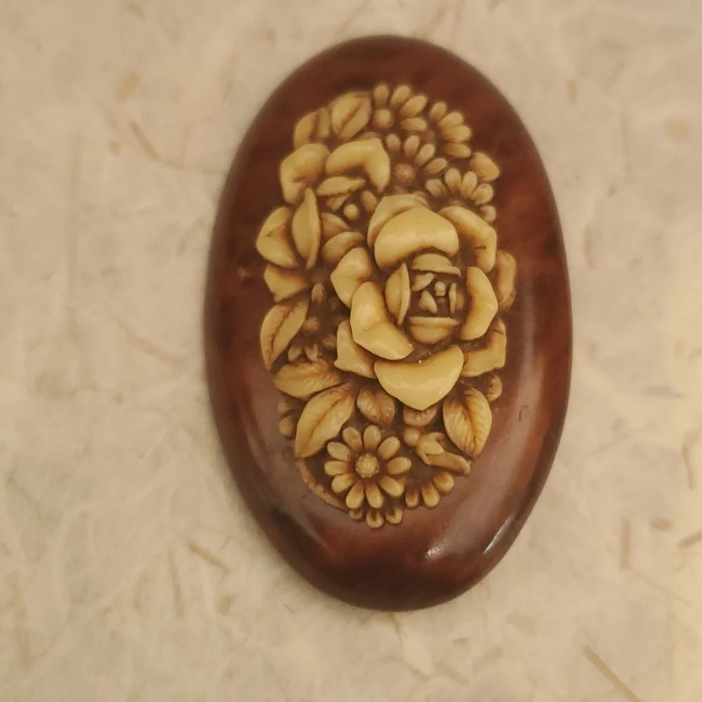 VINTAGE 1940s CARVED CELLULOID Rose FLORAL PIN BROOCH WOOD OVAL 2 1/4